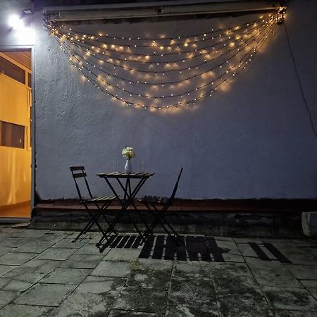 Charming Apartment With Private Terrace Bucureşti Exterior foto