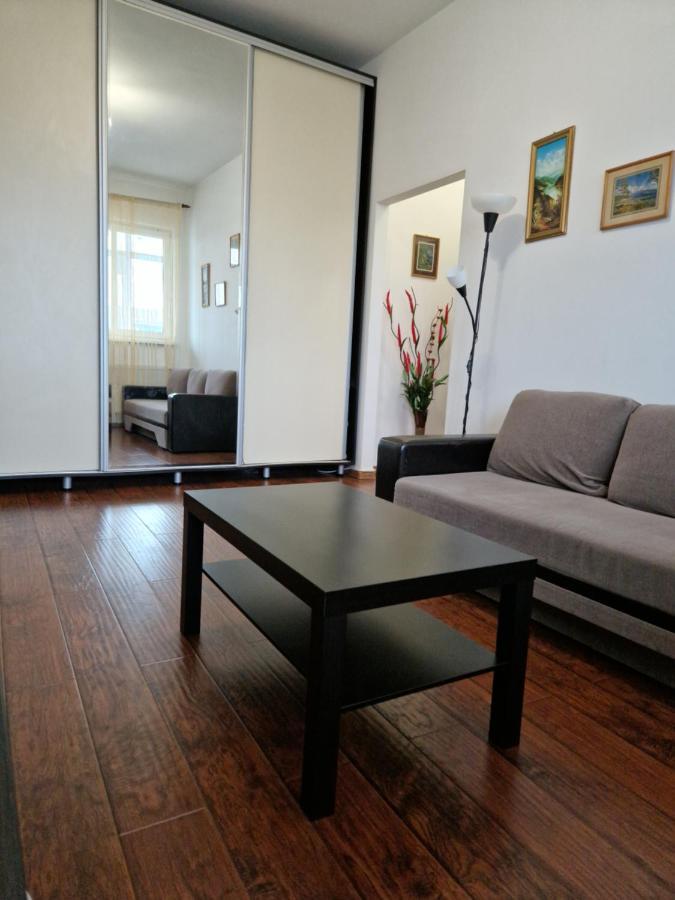 Charming Apartment With Private Terrace Bucureşti Exterior foto
