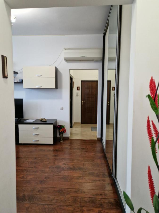Charming Apartment With Private Terrace Bucureşti Exterior foto